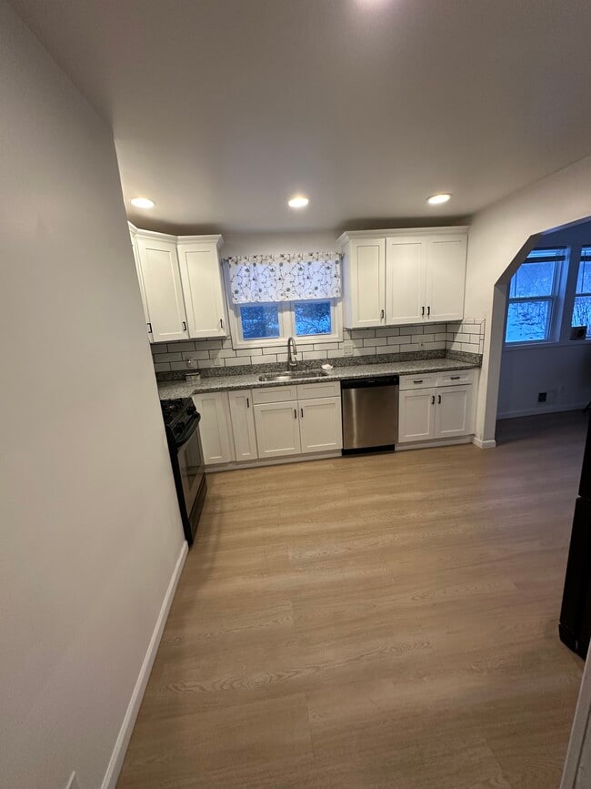 Building Photo - 12 Imperial Dr