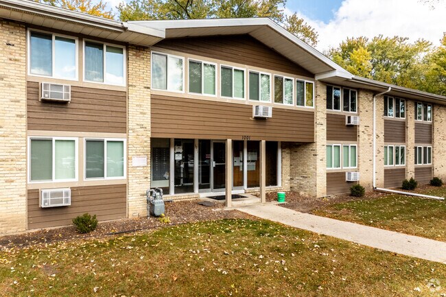 Building Photo - LIBERTY VALLEY APARTMENTS