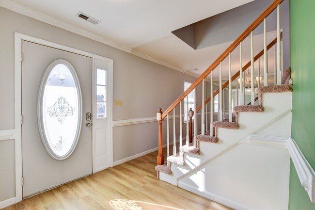 Building Photo - 214 Joustar Way