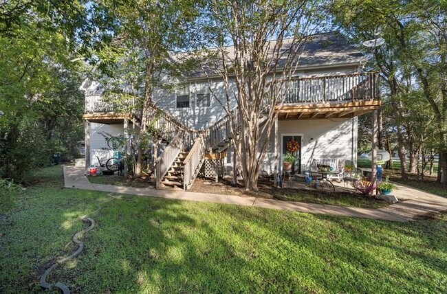 Foto del edificio - 2908 Whisper Oaks Ln