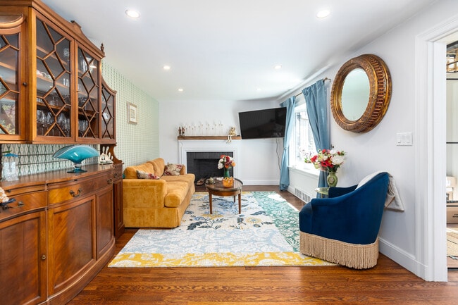 Photo - 1625 Trapelo Rd House