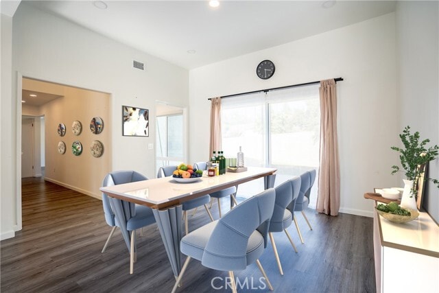 Building Photo - 2213 Meadow Ln