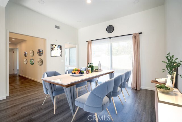 Foto del edificio - 2213 Meadow Ln