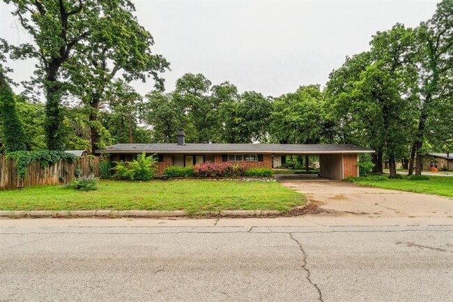 Building Photo - 6741 Tall Oaks Dr