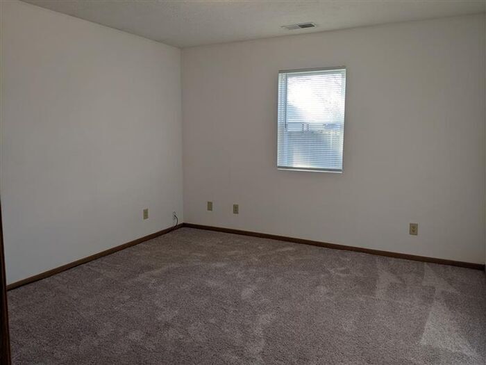 2 Bedroom Apt Pets House Rental in Terre Haute, IN
