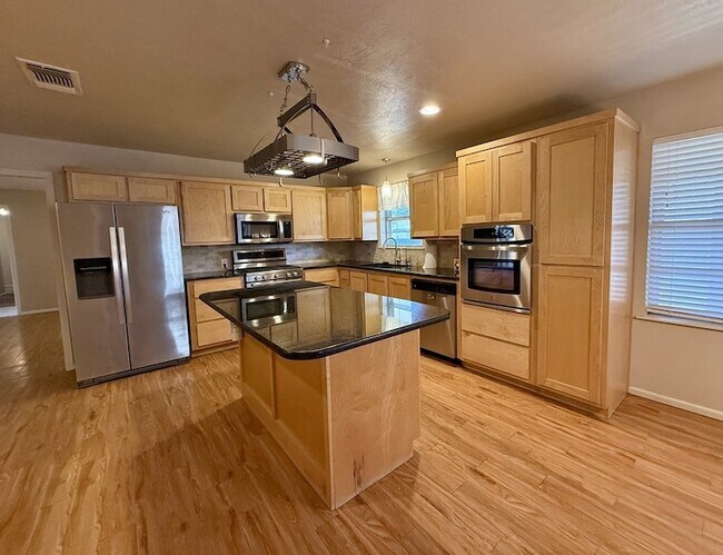 Building Photo - 2507 Camarie Ave
