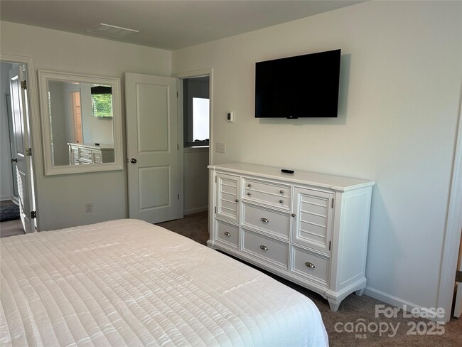 Building Photo - 11028 Wickenden Wy