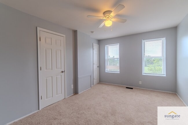 Building Photo - 1034 N Eden St