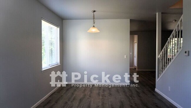 Building Photo - 4 Bedroom Home in Great Central Kitsap Loc...