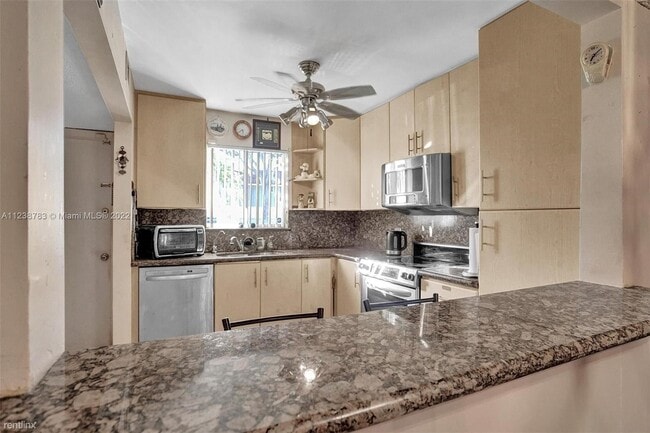 Building Photo - 3 br, 2.5 bath House - 2701 N 34th Ave # 1D