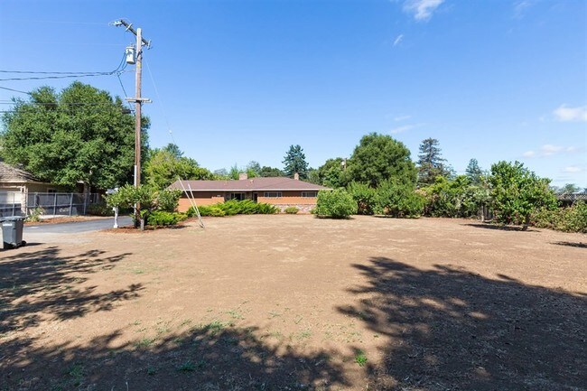 Building Photo - 718 Belden Dr
