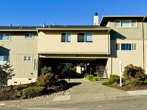 Building Photo - 175 Upper Via Casitas