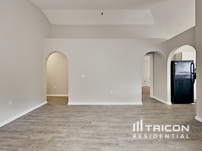 Foto del edificio - 7312 Lawn Tennis Ln