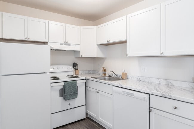 Interior Photo - Evergreen
