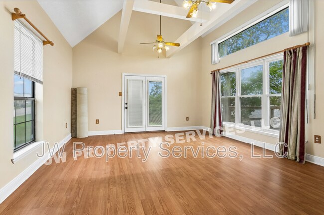 Foto del edificio - 277 Moonraker Dr