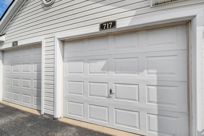 Building Photo - 717 Lazelle Rd