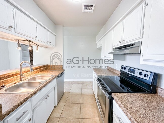 Building Photo - 730 Arlington Dr