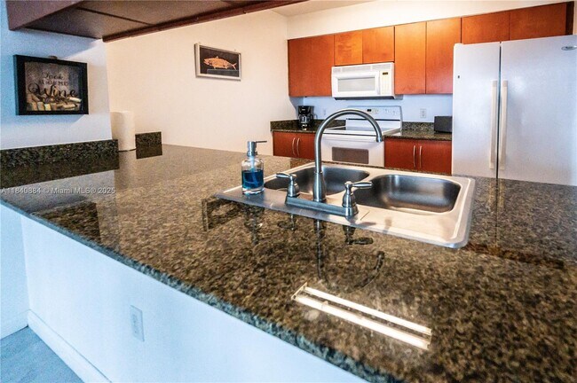 Building Photo - 1200 Brickell Bay Dr