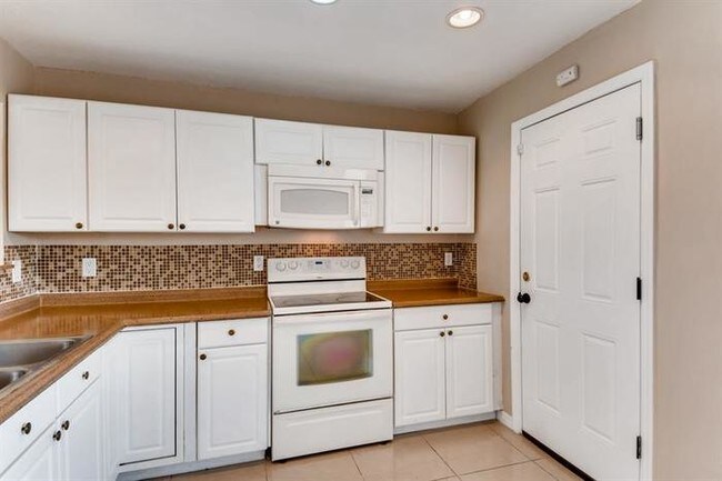 Building Photo - 766 Maderia Ct, Kissimmee, FL 34758