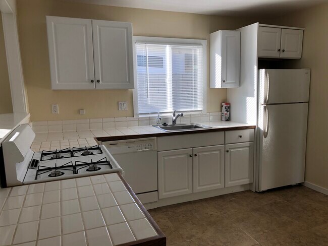 Kitchen - 5600 W 79th St