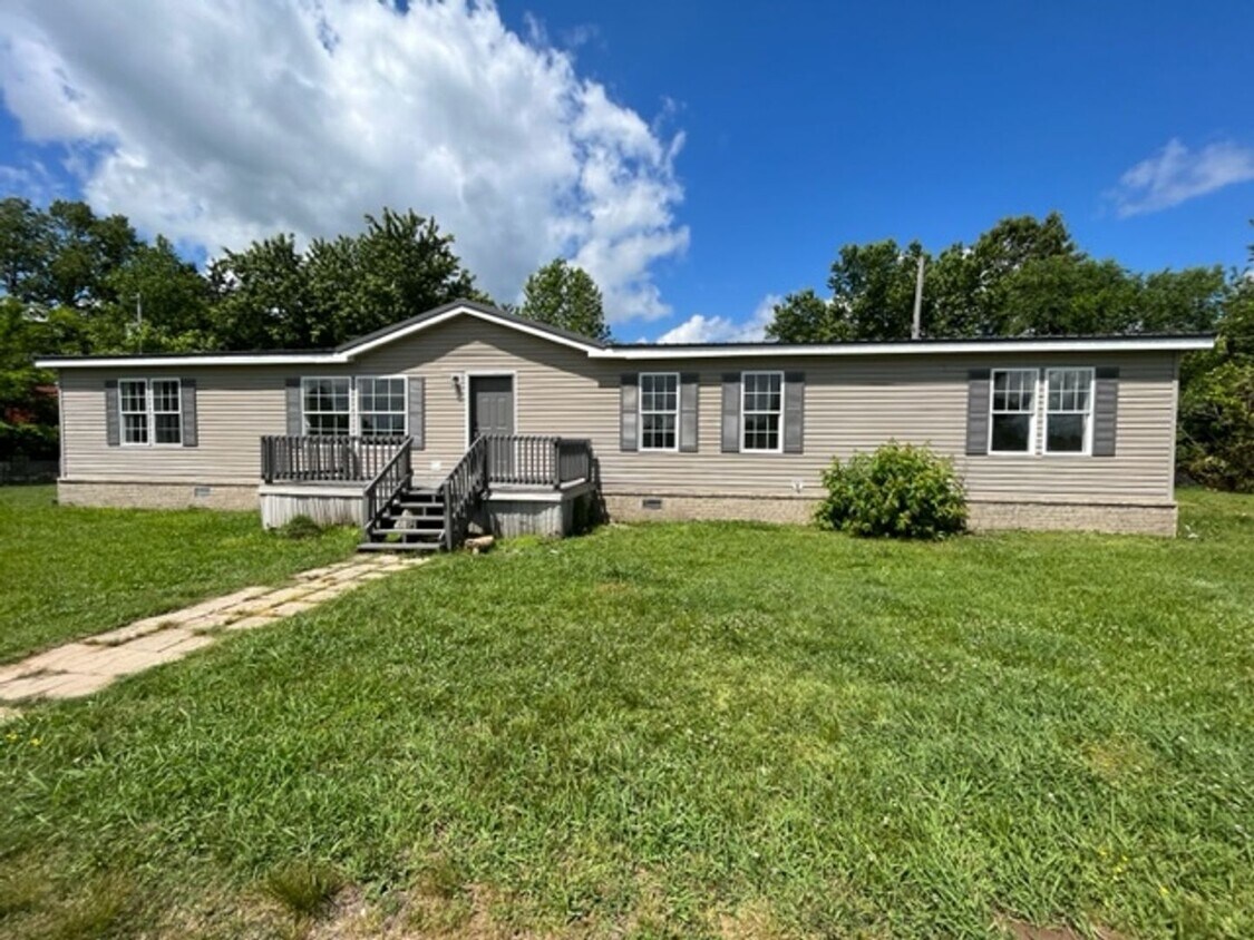 Primary Photo - Renovated 4 Bedroom 2 Bath Home for Rent!
