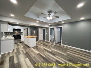 Building Photo - 2126 N Park Ave