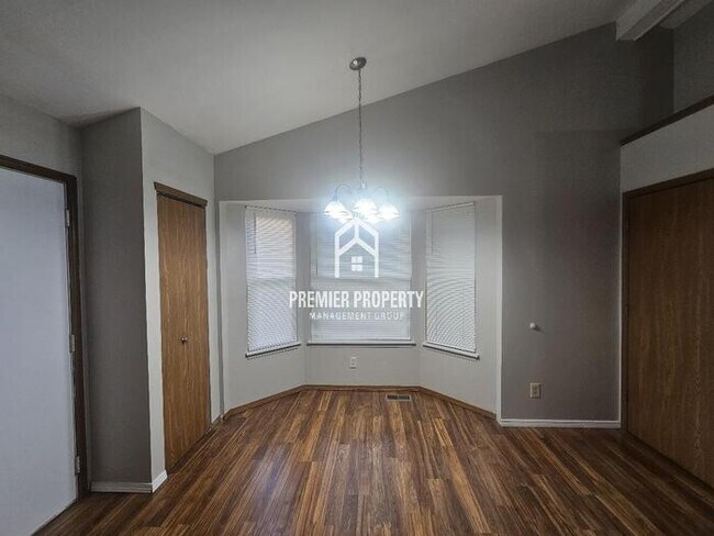 Building Photo - 1206 Buckpasser - Available Now!
