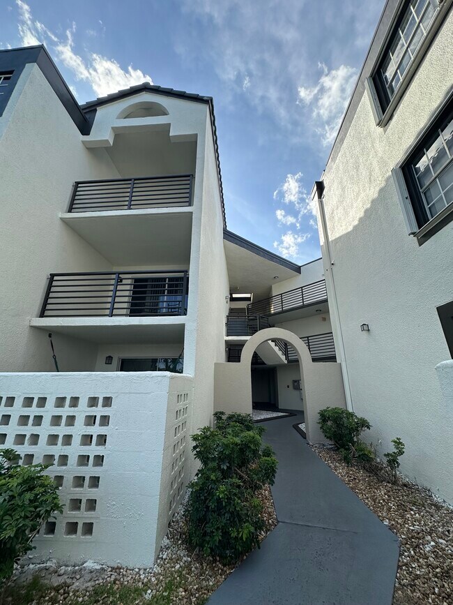 Foto del edificio - 9731 Fontainebleau Blvd