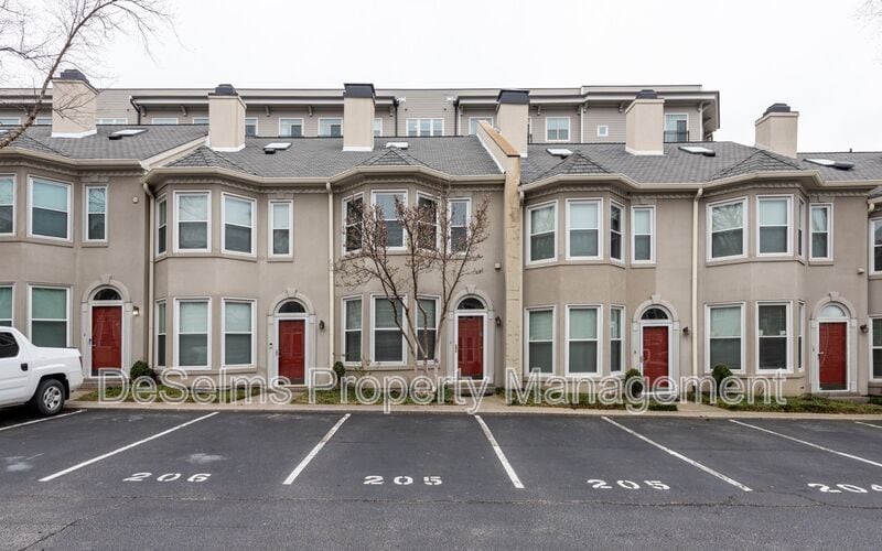 Primary Photo - 205 Fairmont Ct