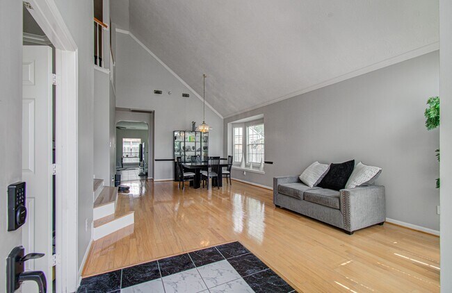Foto del edificio - 3043 W Hampton Dr