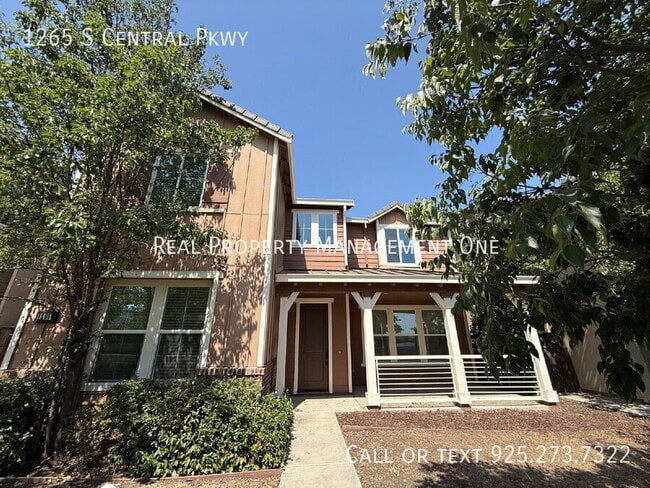 Building Photo - 1265 S Central Pkwy