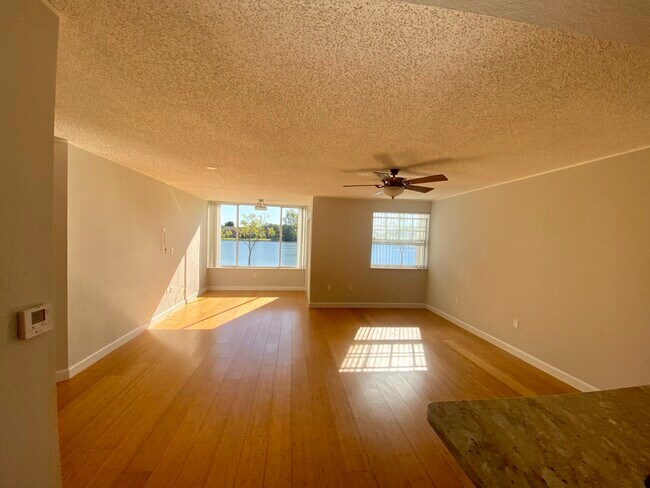 Foto del edificio - 2871 N Oakland Forest Dr