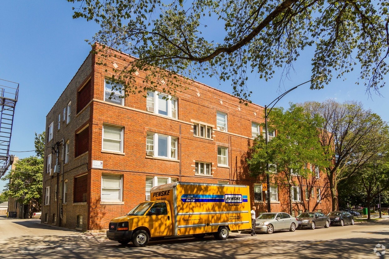 4400 N Magnolia Avenue - Wolcott Apartments