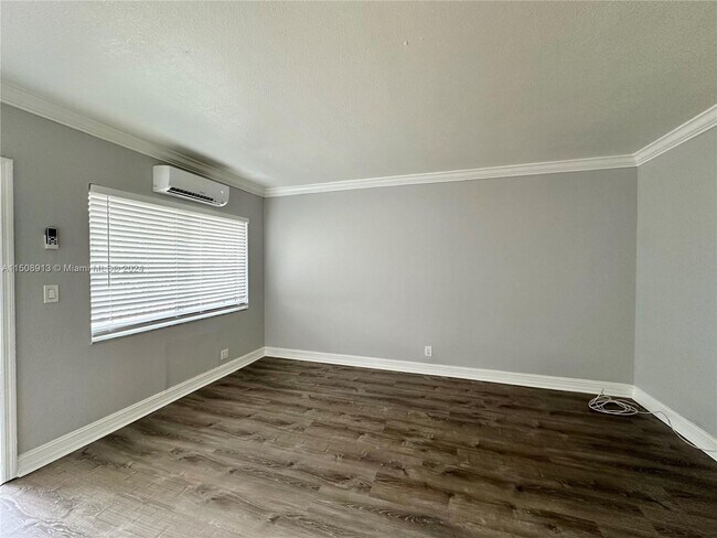 Foto del edificio - 1400 NE 56th St