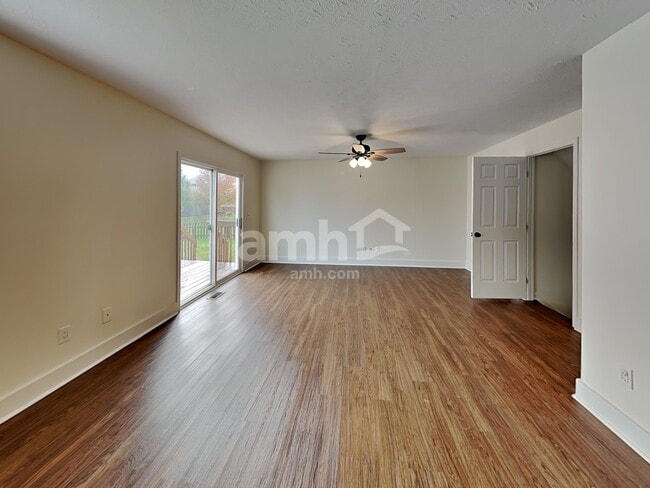 Foto del edificio - 1215 Brookstone Dr