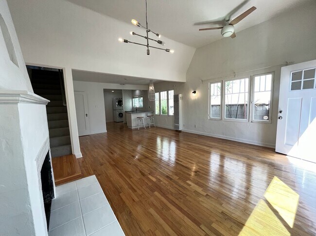 Building Photo - 839 Brooks Ave
