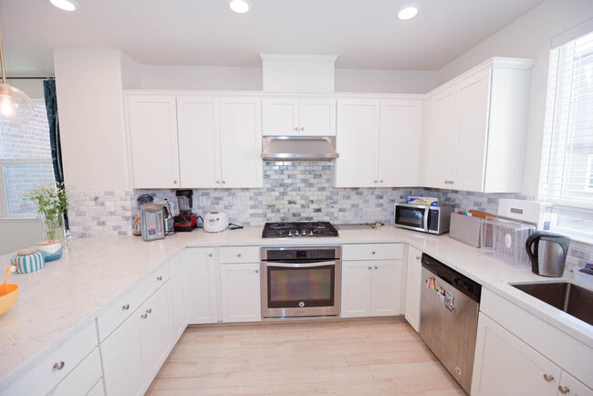 Building Photo - 1025 Bellante Ln