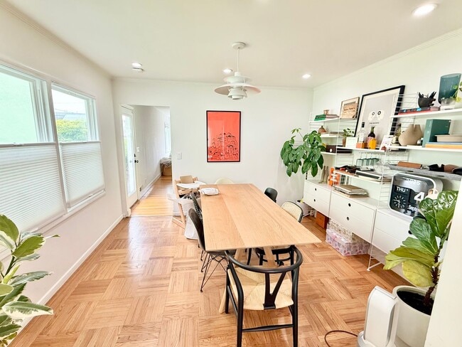 Building Photo - Beautifully Remodeled Westlake Home