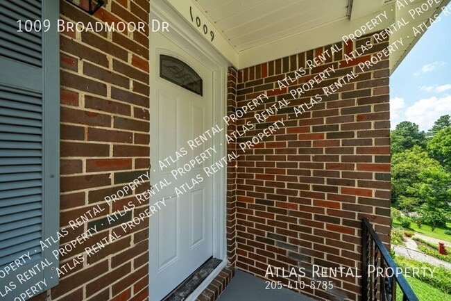 Building Photo - 1009 Broadmoor Dr