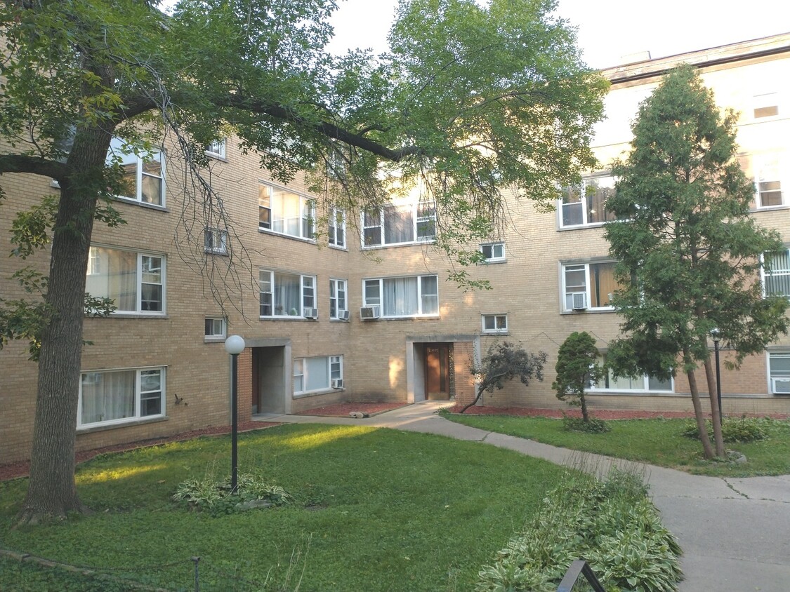 Primary Photo - 6116 N Damen Ave