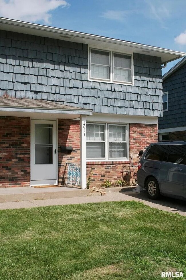 Building Photo - 2613 Hawthorne Dr