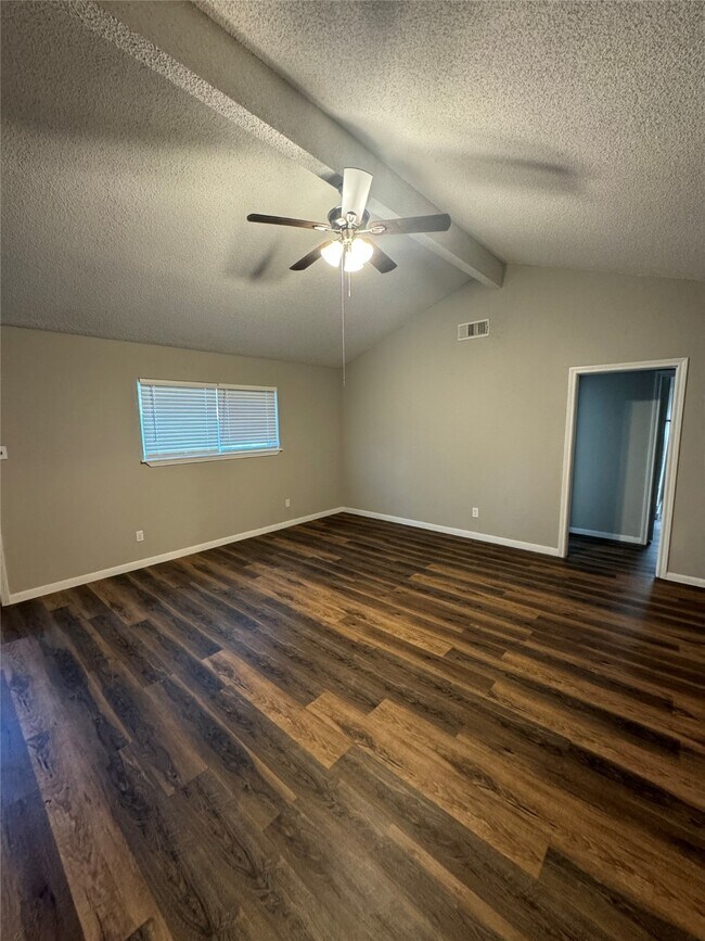 Building Photo - 723 Cherry Valley Dr