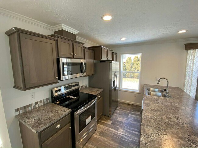 Building Photo - 131 Zimmer Dr W