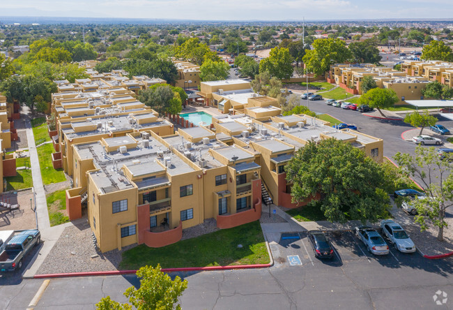 Los apartamentos en alquiler de Río Rancho, Nuevo México - Entrada Pointe