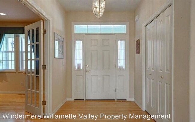 Building Photo - 3126 NW Buttercup Dr