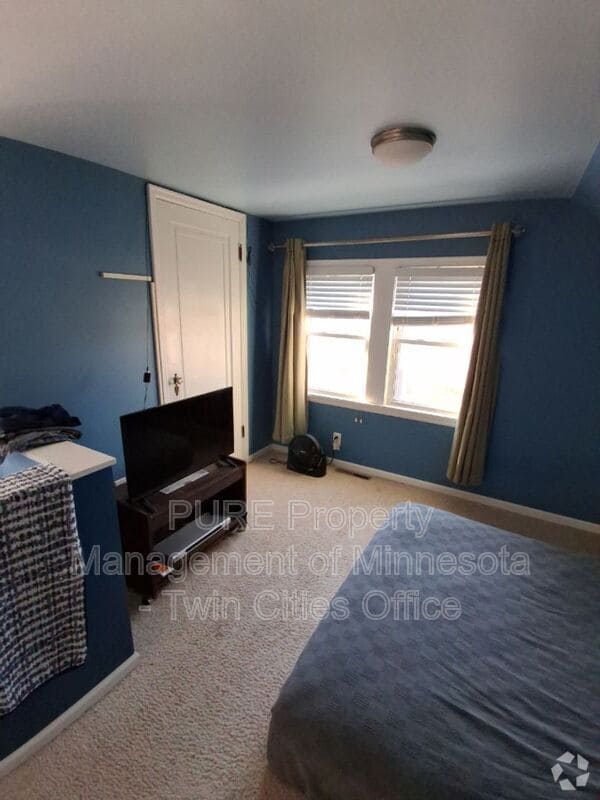 Building Photo - 3713 Tyler St NE