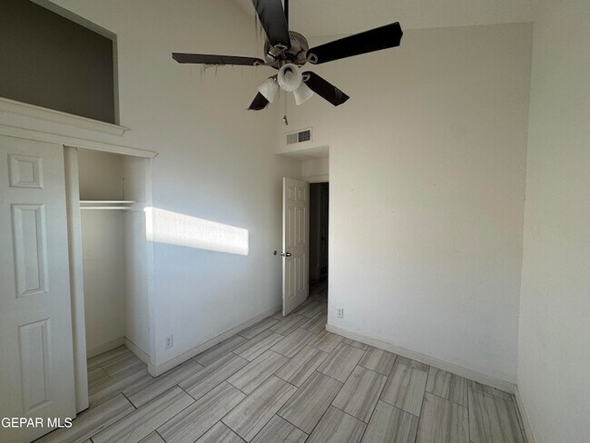 Foto del edificio - 1795 Victor Lopez Dr