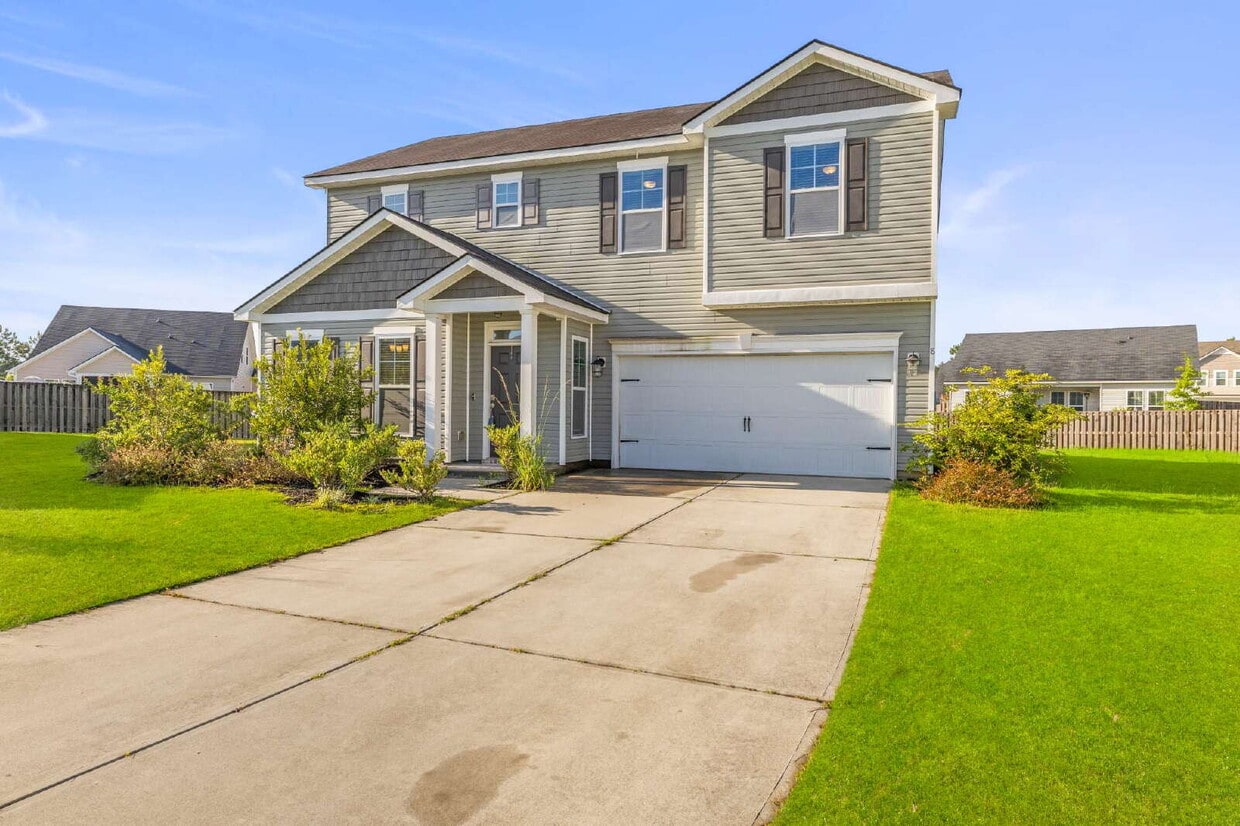 Foto principal - 8 Chimney Ct