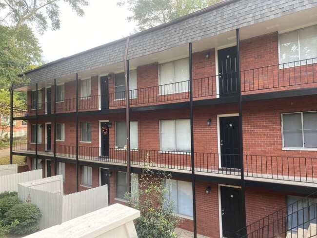 Interior Photo - Embassy Court Apartments