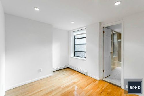 Building Photo - 340 E 9th St